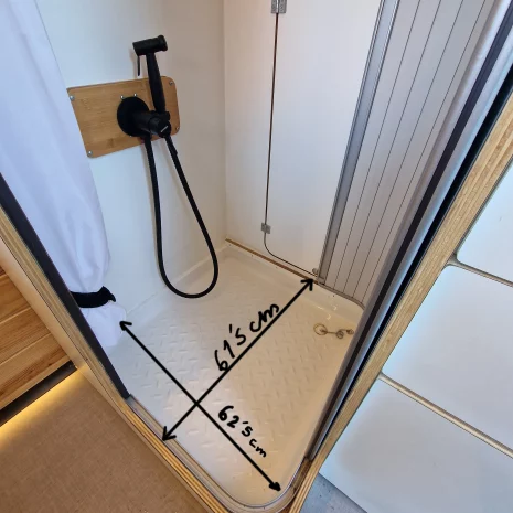 Ducha Gran Volumen con Persiana (4) Ducha Gran Volumen con Persiana (4)