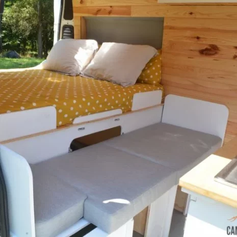 interior-furgoneta-camper-alquiler-coruna-1 interior-furgoneta-camper-alquiler-coruna-1